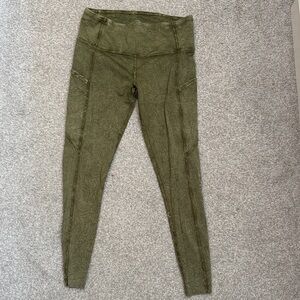 Lululemon Green cropped pants
